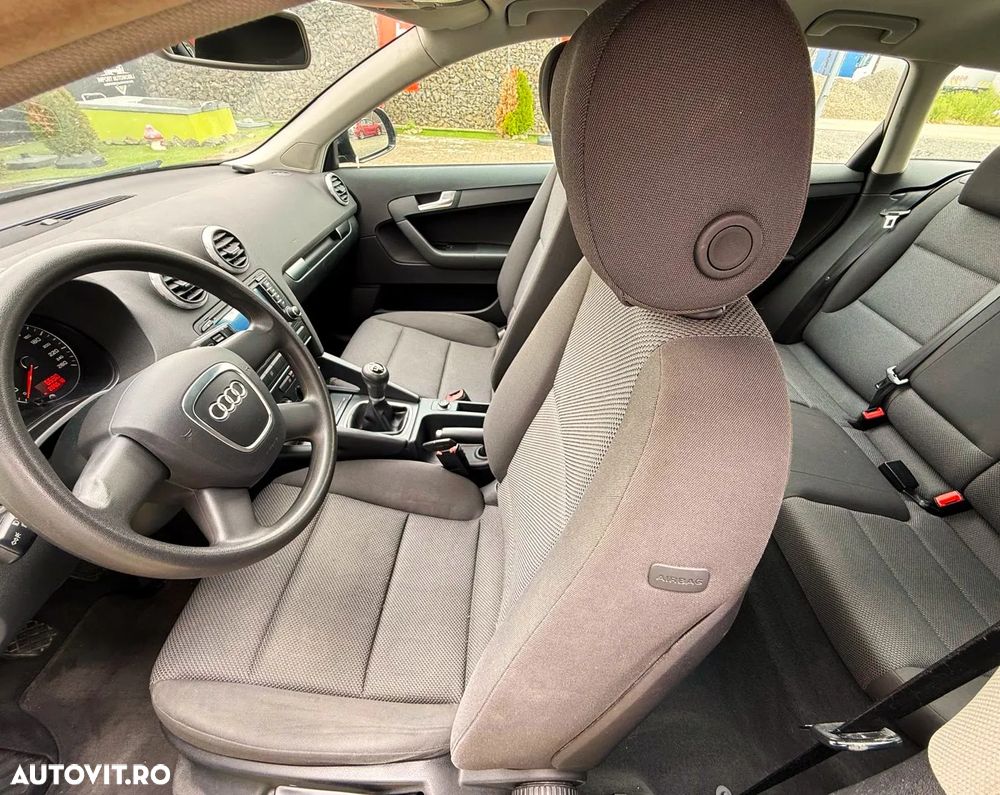 Audi A3 1.6 Sportback Ambiente - 19
