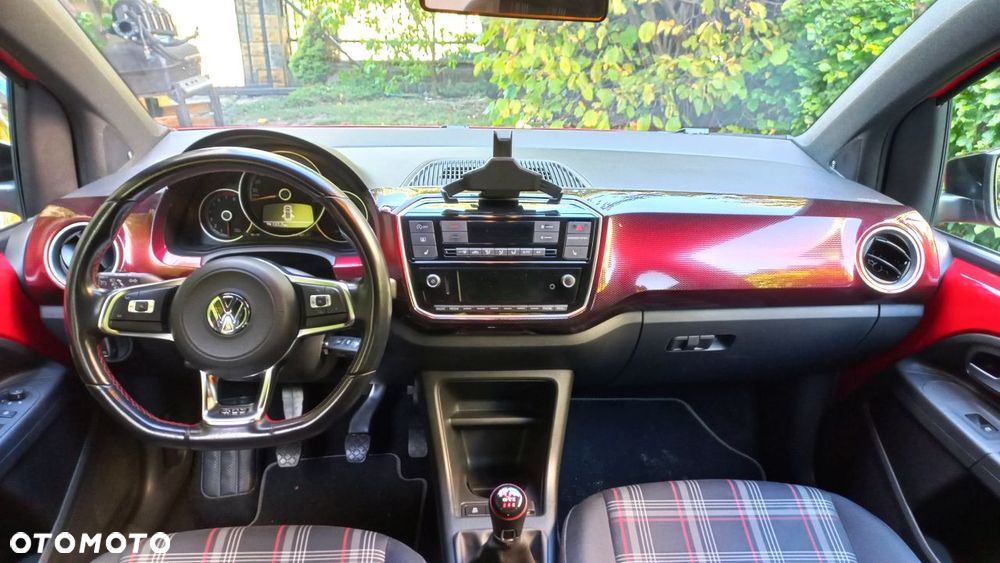Volkswagen up! GTI - 12