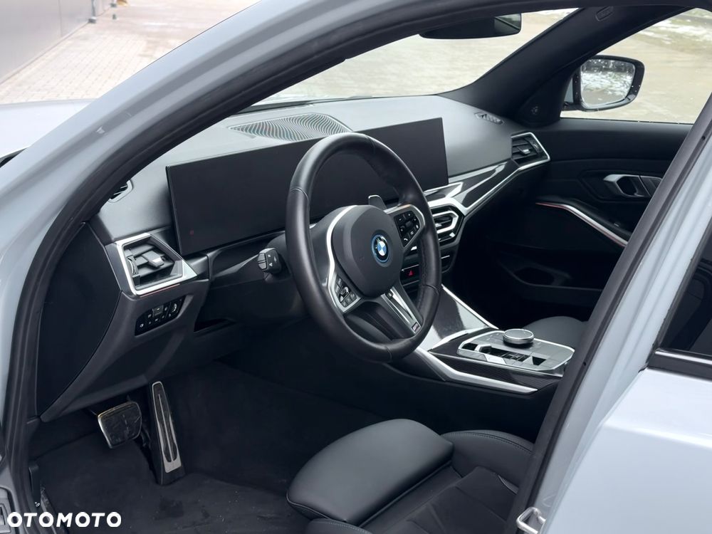 BMW Seria 3 330e PHEV M Sport - 8