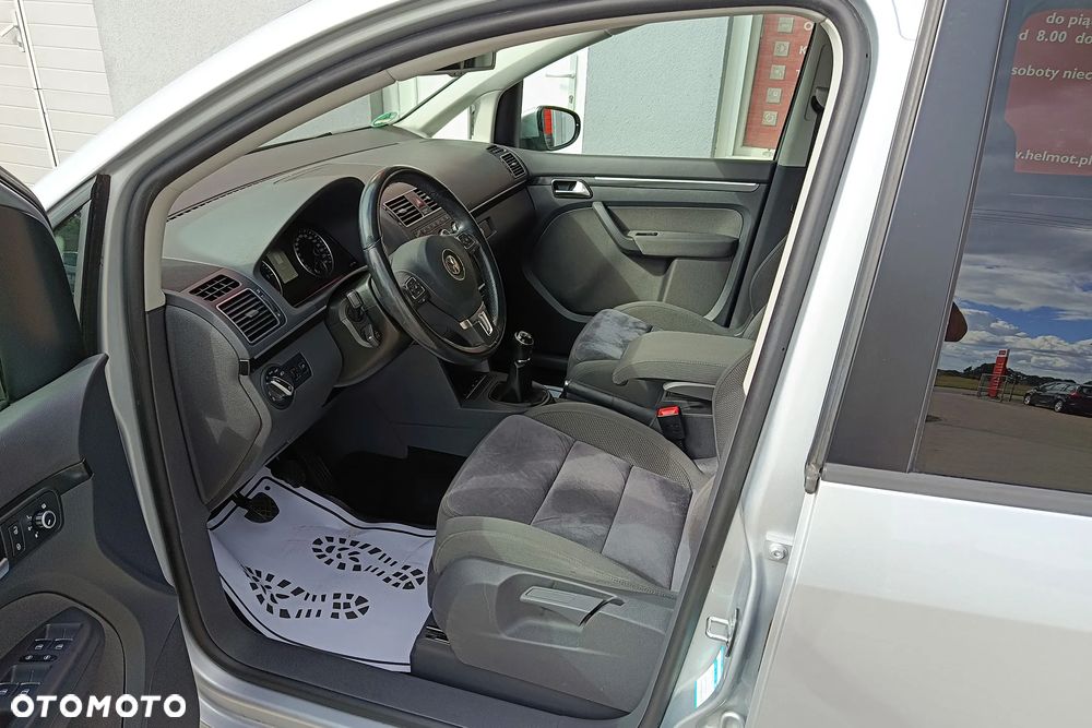 Volkswagen Touran 2.0 TDI DPF Comfortline - 21
