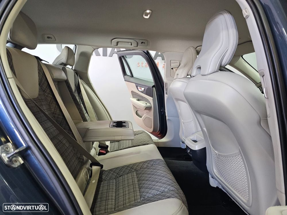 Volvo V60 2.0 D4 Momentum Geartronic - 13