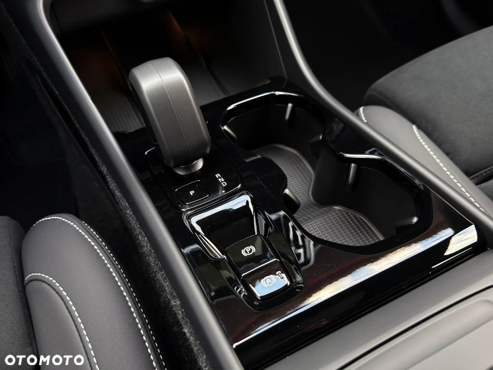 Volvo XC 40 B3 B DKG Ultra Black Edition - 12