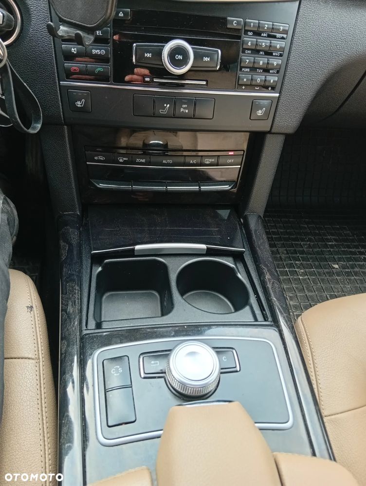 Mercedes-Benz Klasa E 300 CDI DPF BlueEFFICIENCY 7G-TRONIC Avantgarde - 35
