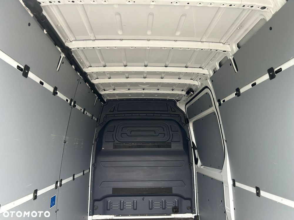 Mercedes-Benz Sprinter - 12