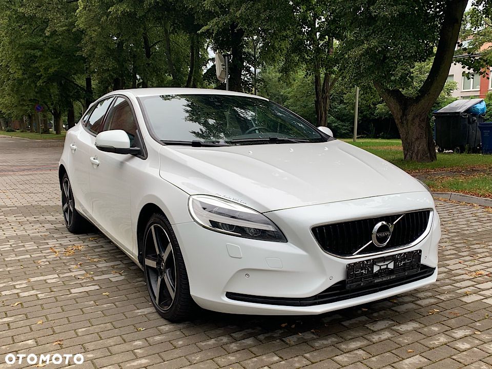 Volvo V40 - 25
