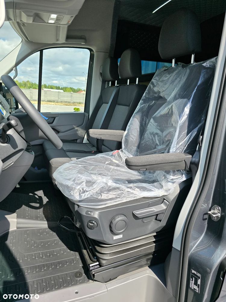 Volkswagen CRAFTER 4 MOTION AUTOMAT-8 Bie Długi 7-OSOBOWY BOGATA OPCJA WYPOSAŻENIA NAVI KAMERA COFANIA FUL LED LAKIER METALIZOWANY SALON PL STAN NOWY - 23