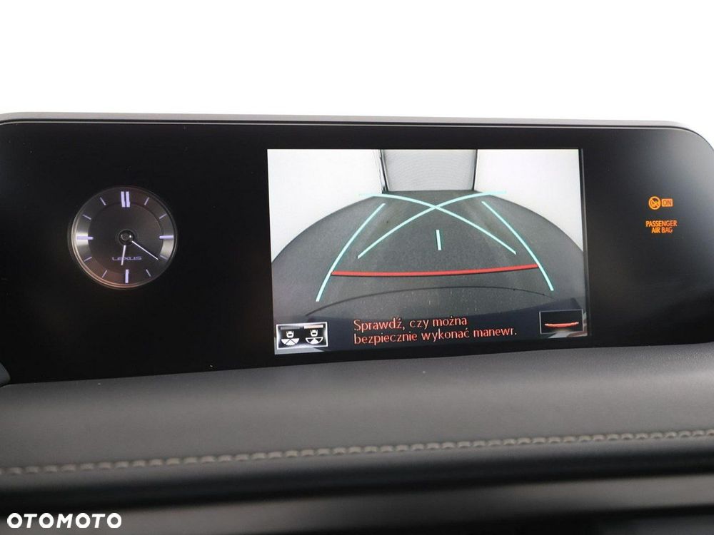 Lexus UX 250h - 25