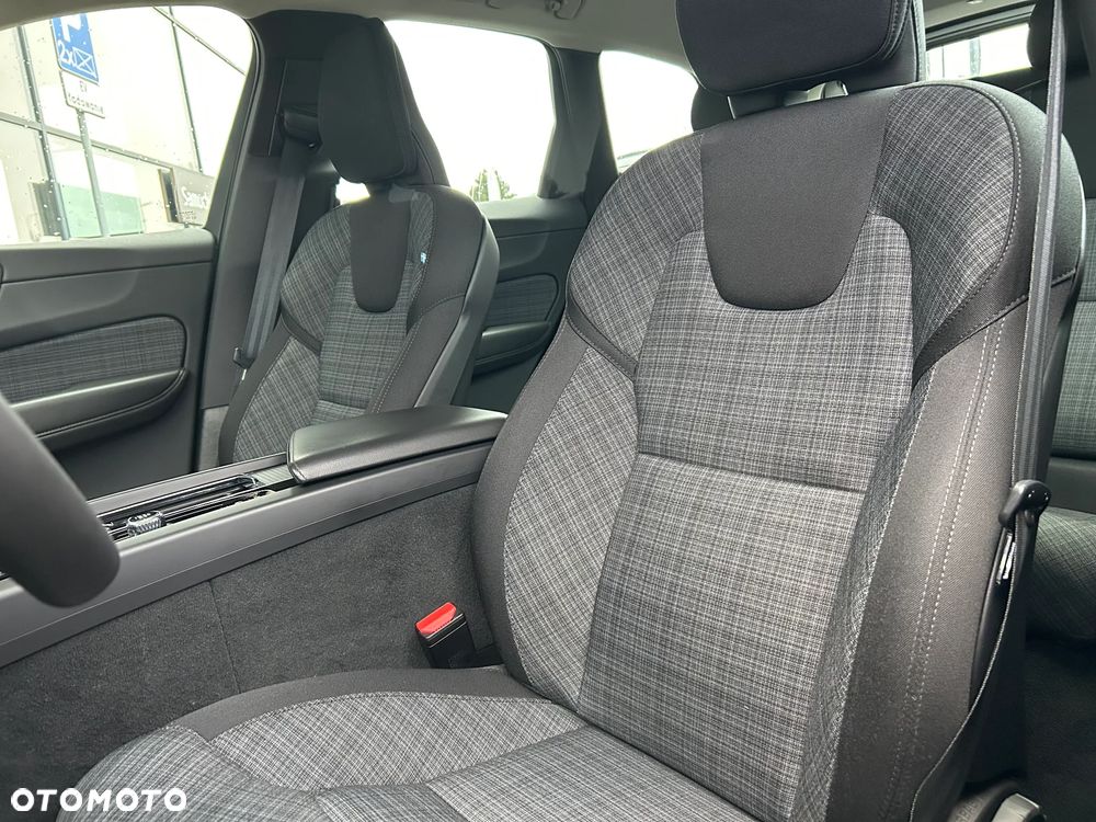 Volvo XC 60 B4 D AWD Momentum Pro - 13