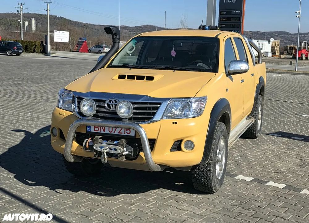Toyota Hilux 4x4 Cabina Dubla Style+ Aut. - 1