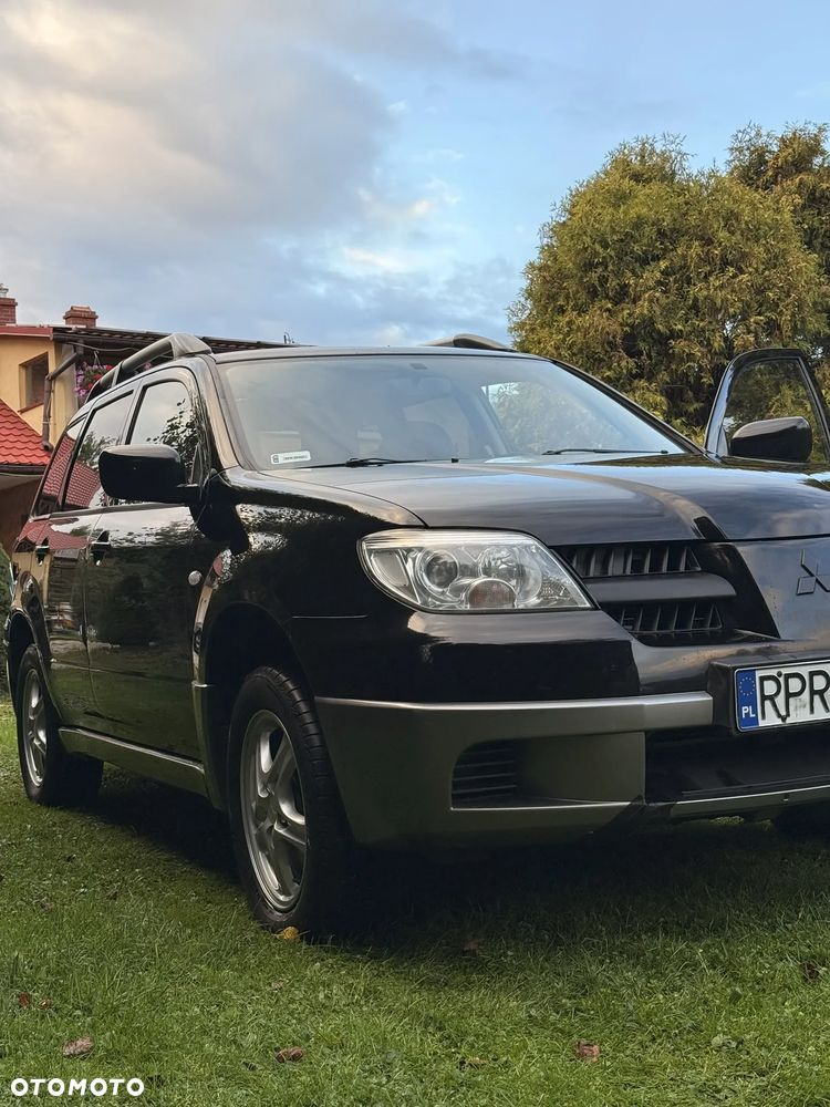 Mitsubishi Outlander 2.0 Intense DAKAR - 37