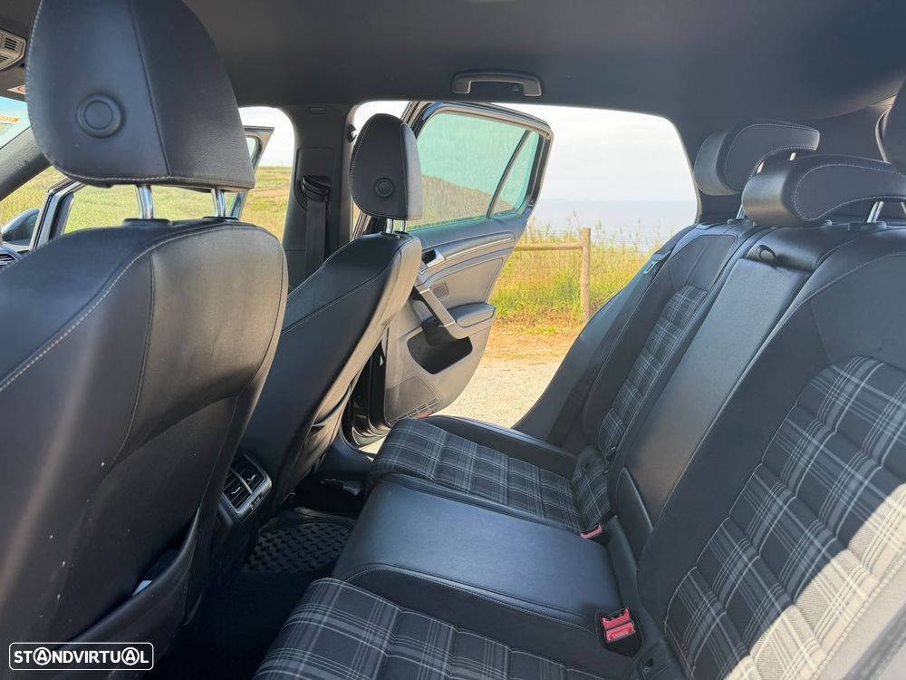 VW Golf - 13