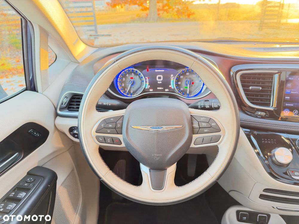 Chrysler Pacifica - 20