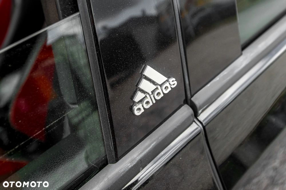 Volkswagen Golf 2.0 GTI adidas - 15