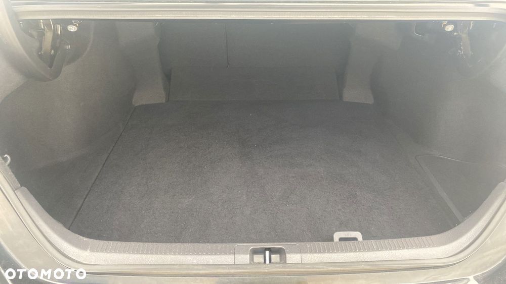 Toyota Camry 2.5 Hybrid Executive CVT - 13