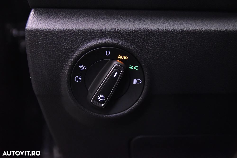 Volkswagen T-Roc - 9