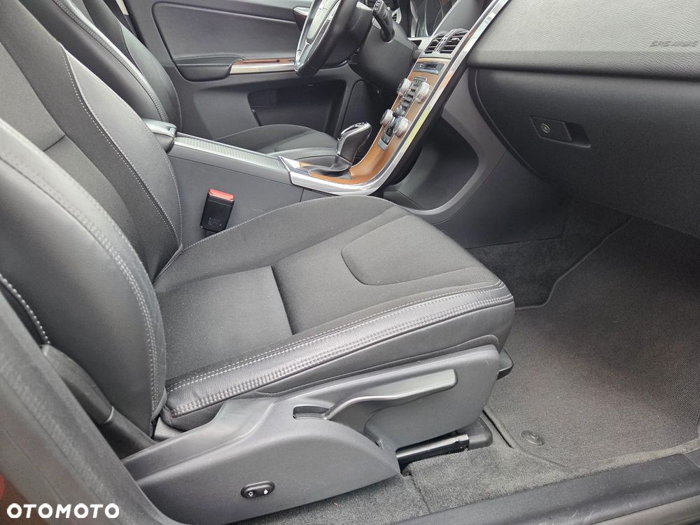 Volvo XC 60 D3 Drive-E Momentum - 22
