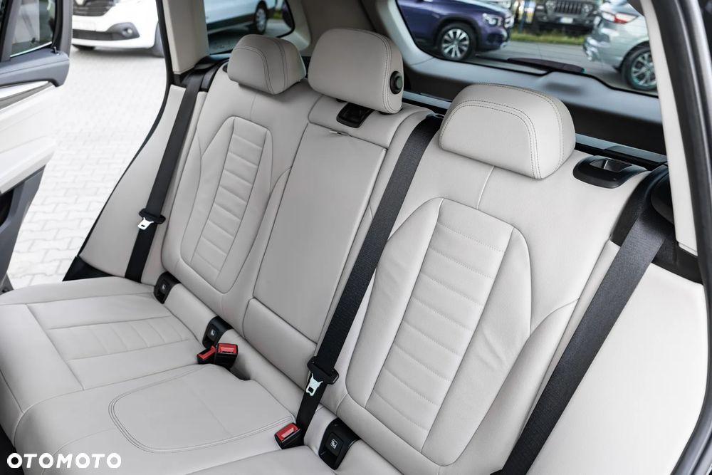 BMW X3 xDrive30i Luxury Line - 32