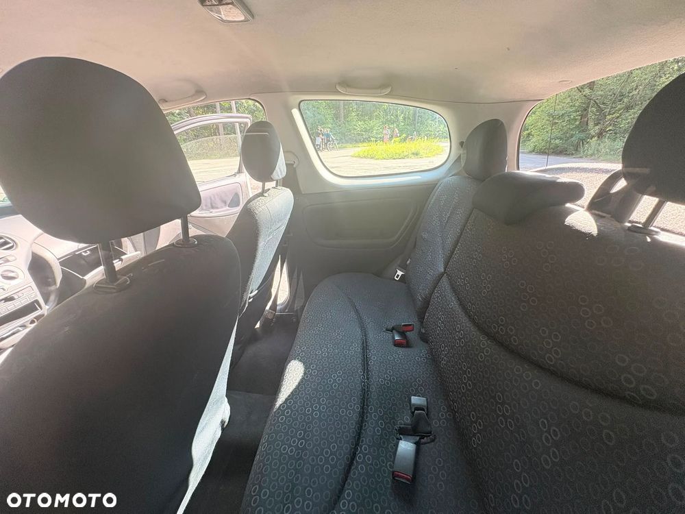 Toyota Yaris - 33