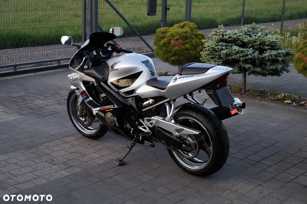Honda CBR - 9