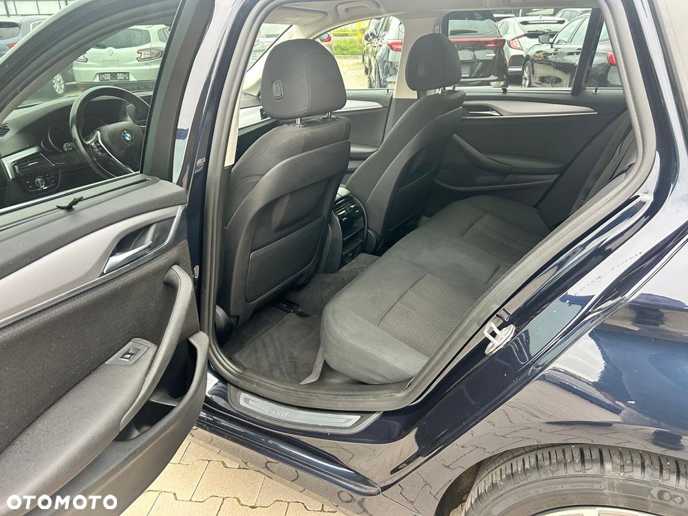 BMW Seria 5 520d - 23