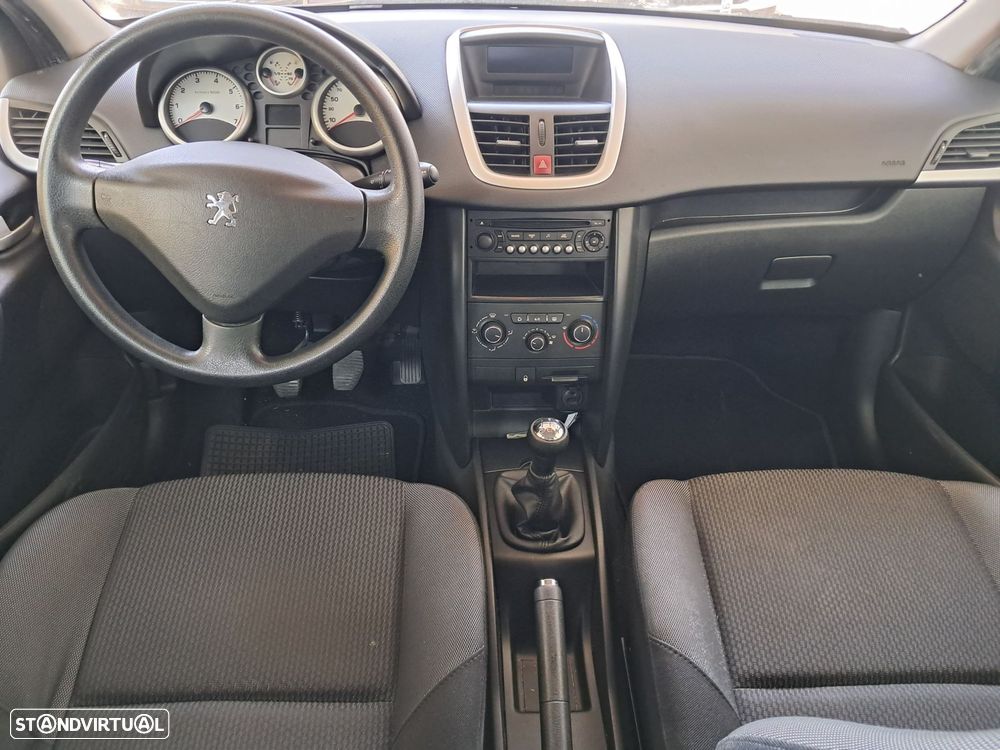 Peugeot 207 1.4 16V Active - 11