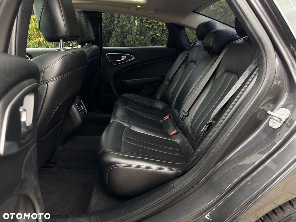 Chrysler 200 - 21