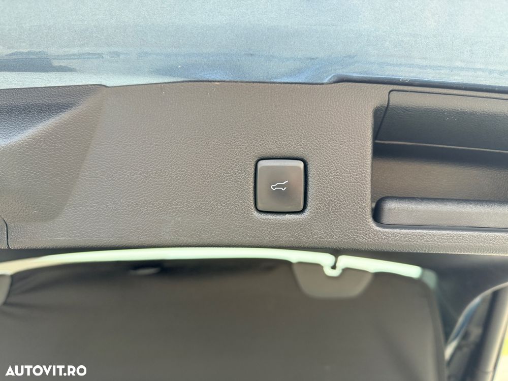 Ford Kuga 2.5 Duratec PHEV ST-LINE X - 32