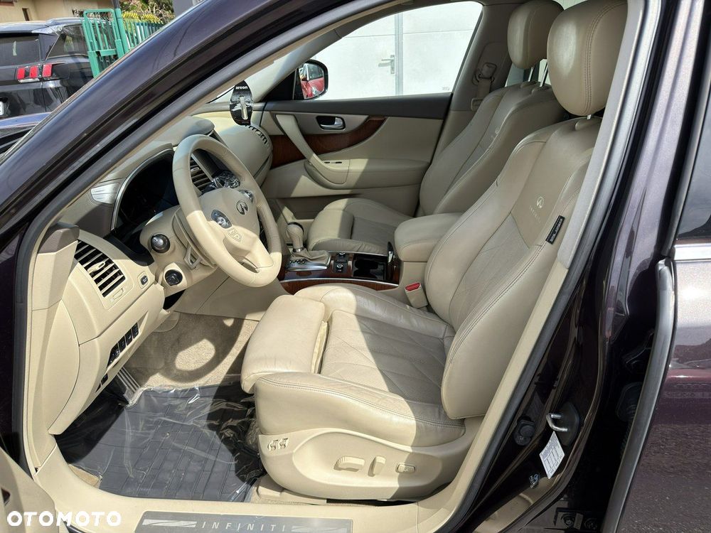 Infiniti QX70 - 15
