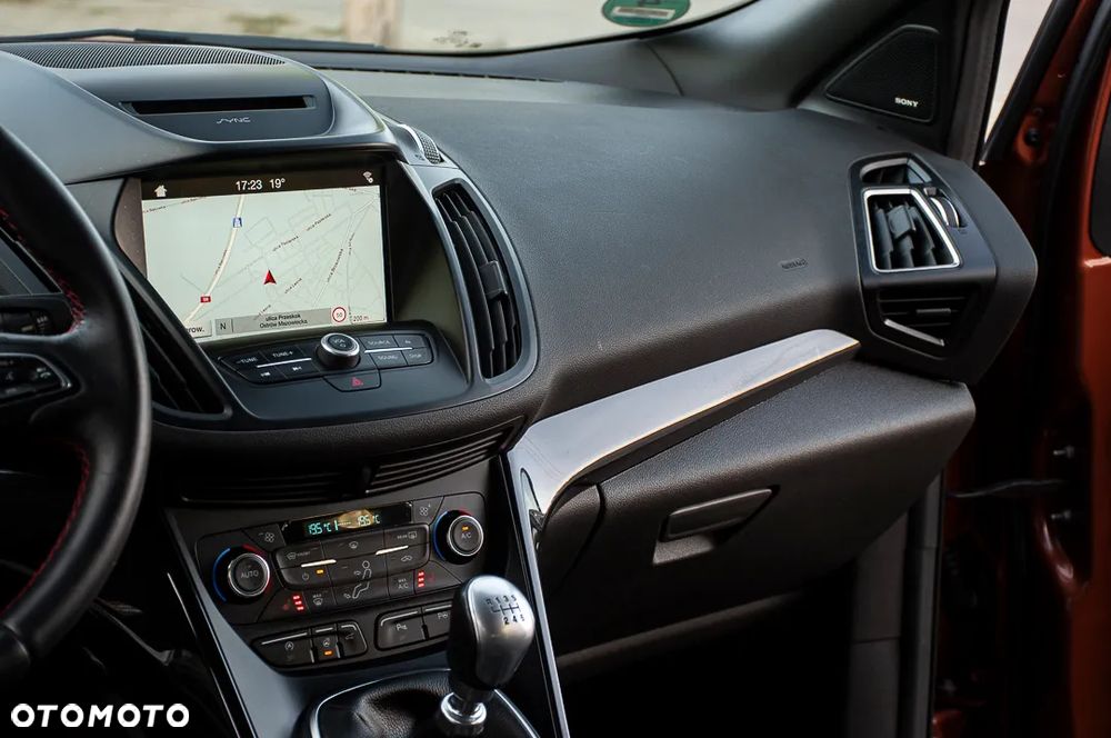 Ford Kuga 1.5 EcoBoost 2x4 ST-Line - 29