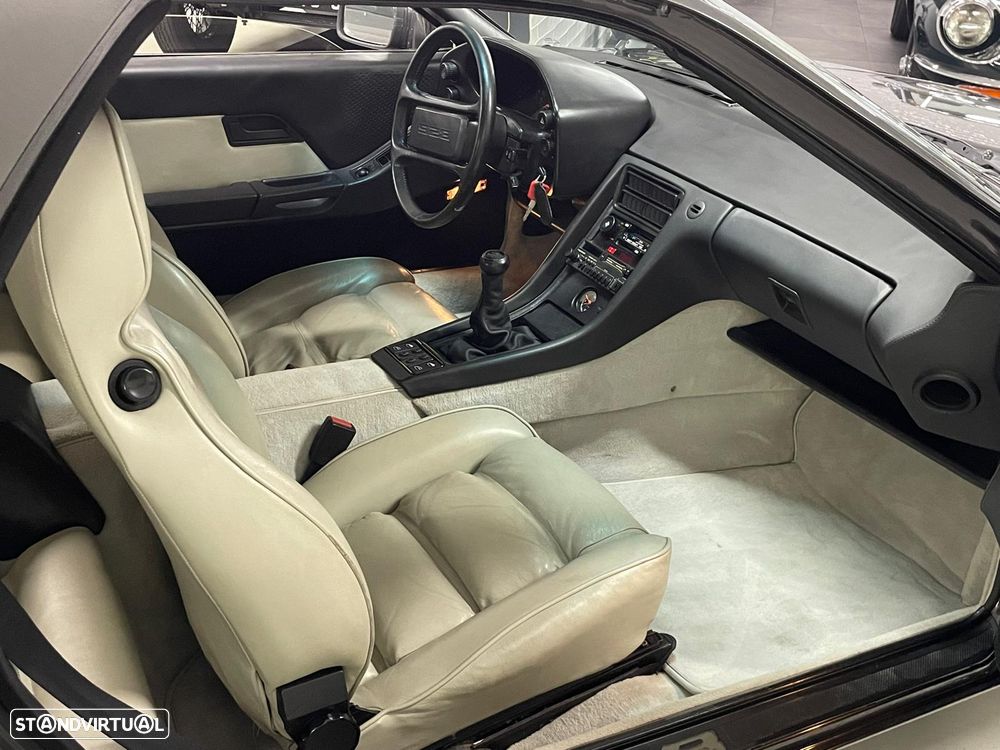 Porsche 928 S - 8