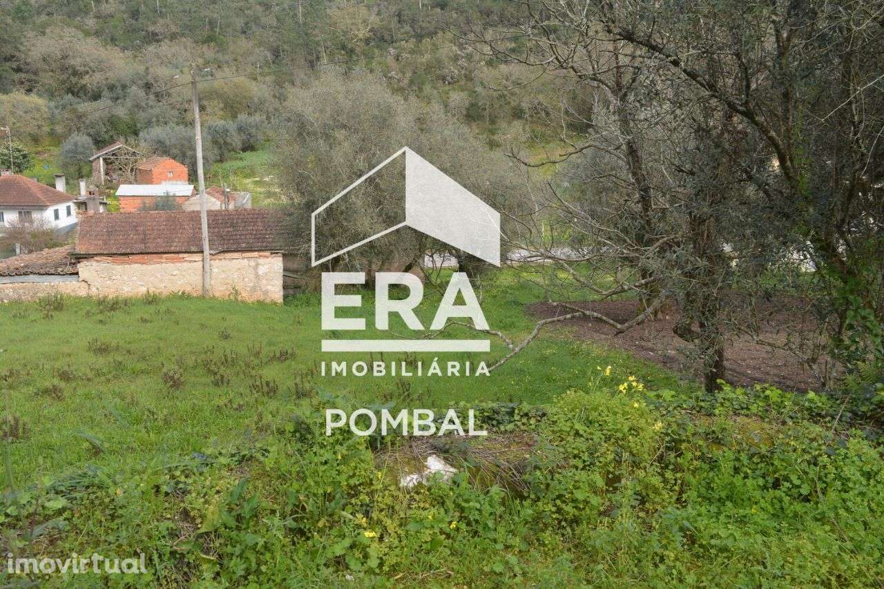 Moradia para reconstrução em pedra com cerca de 1400m2 - Grande imagem: 3/18