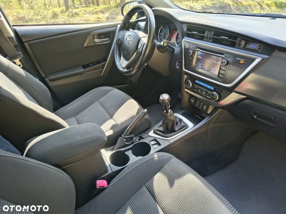 Toyota Auris 2.0 D-4D Executive - 17