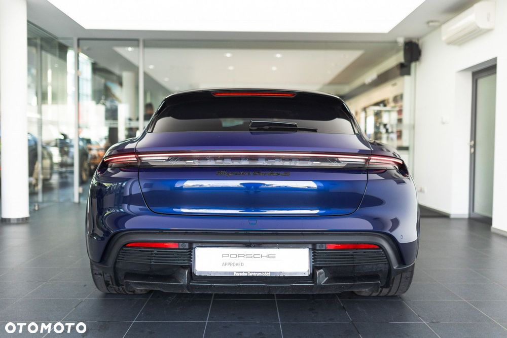 Porsche Taycan Turbo S Cross Turismo - 7