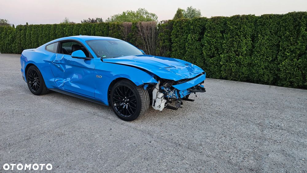 Ford Mustang - 4
