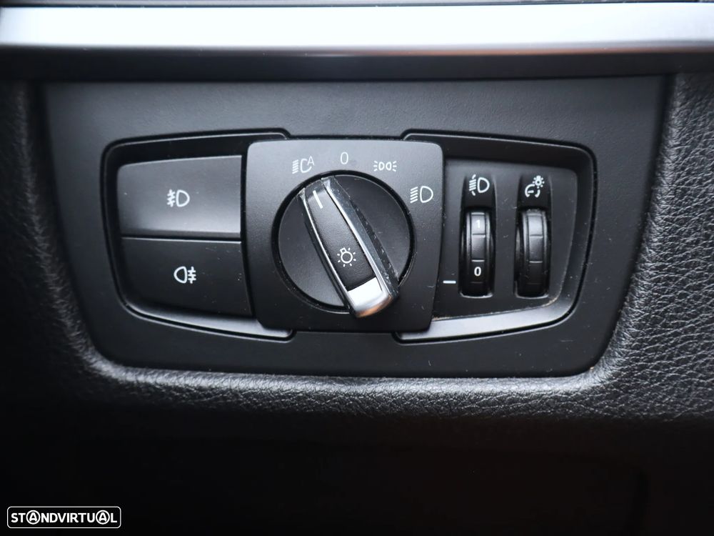BMW 318 d Line Modern - 12