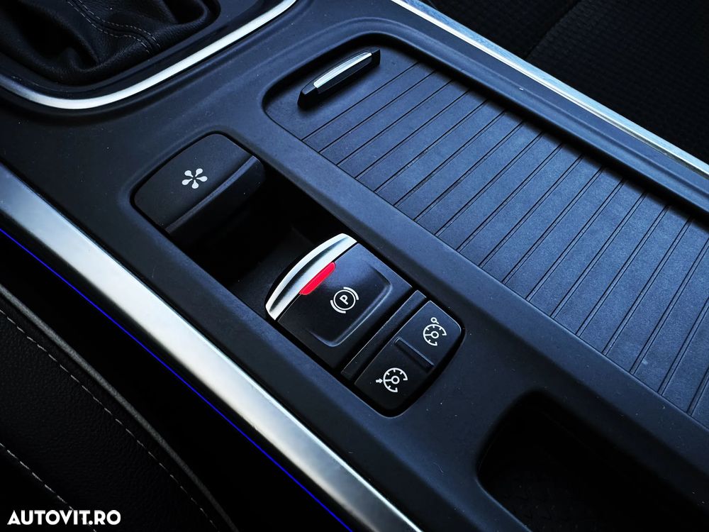 Renault Megane BLUE dCi 115 EDC BOSE EDITION - 26