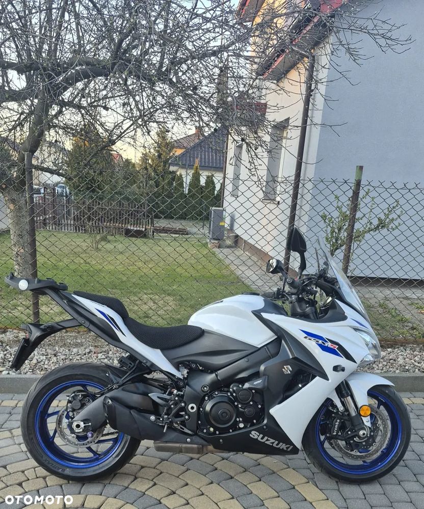 Suzuki GSX - 10