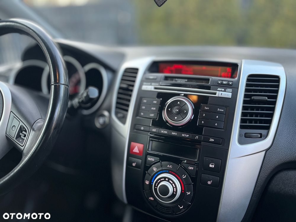Kia Venga - 8