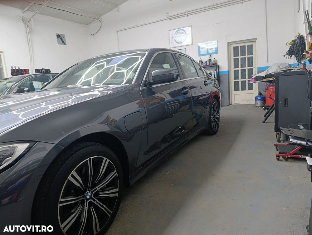 BMW Seria 3 330e Aut. Luxury Line - 16
