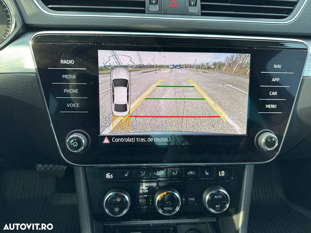 Skoda Superb 2.0 TDI DSG Ambition - 28