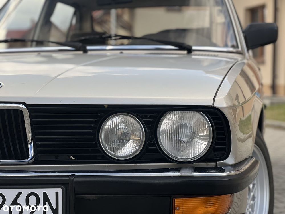 BMW Seria 5 525 e - 12