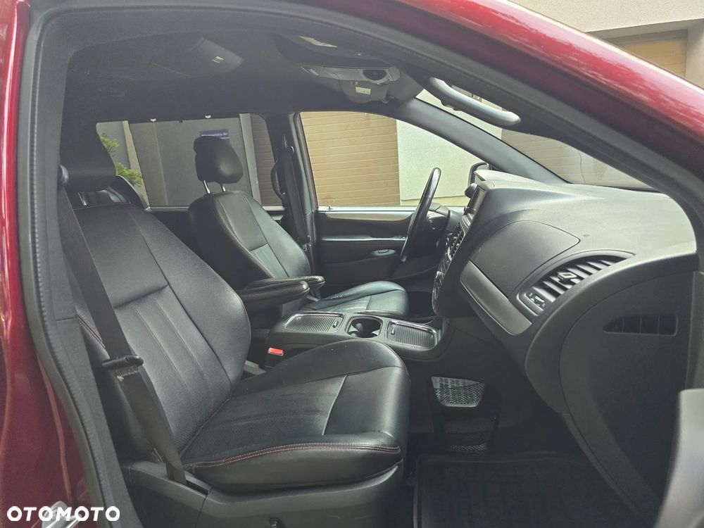 Dodge Grand Caravan - 17