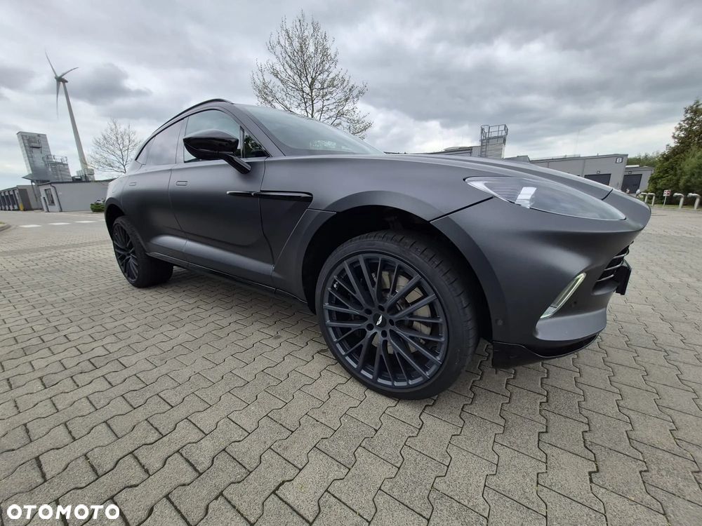 Aston Martin DBX - 14