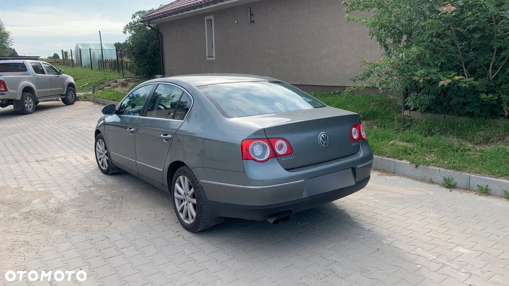 Volkswagen Passat 2.0 TDI DPF Highline - 4