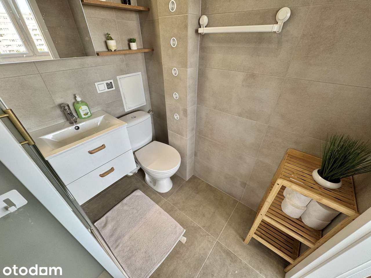 Odnowiona kawalerka 24 m² z widokiem na Sky Tower – ul. Gajowicka 72