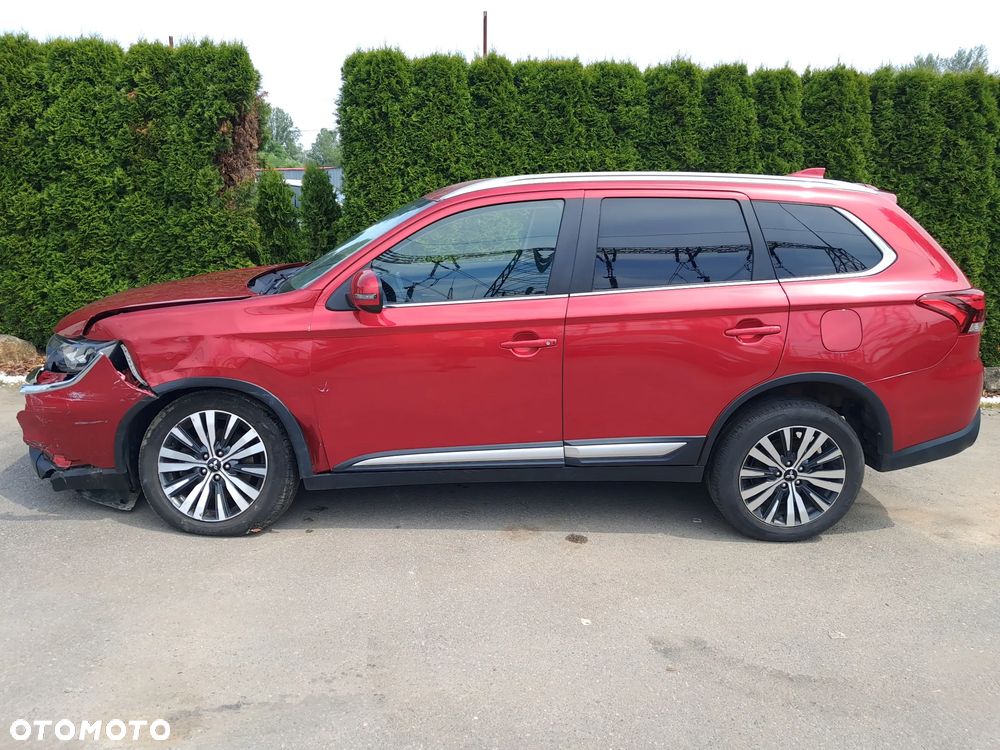 Mitsubishi Outlander - 1