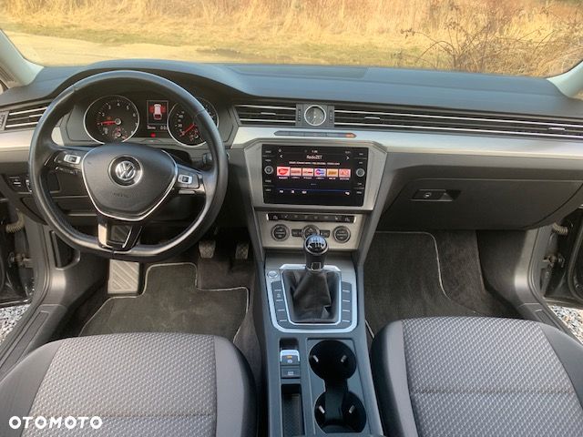 Volkswagen Passat - 14
