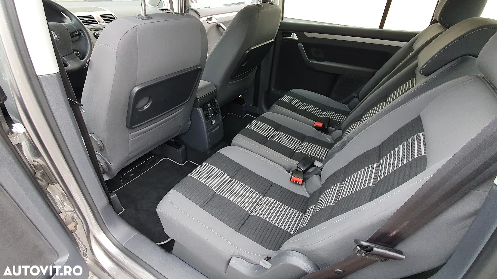 Volkswagen Touran 1.9 TDI DSG United - 7