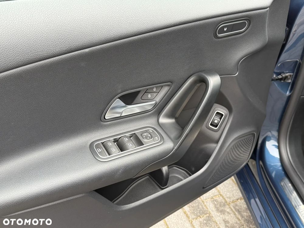 Mercedes-Benz CLA 250 e 8G-DCT Special Edition - 32