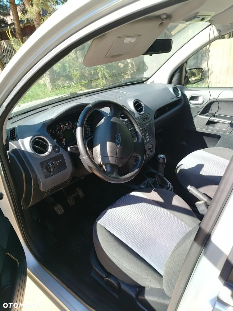 Ford Fusion - 4